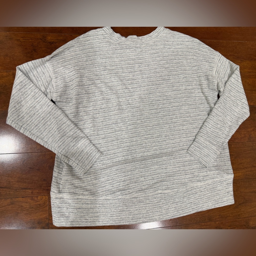 Aerie Heathered Gray Women's Crew Neck Sweater - Picture 3 of 3